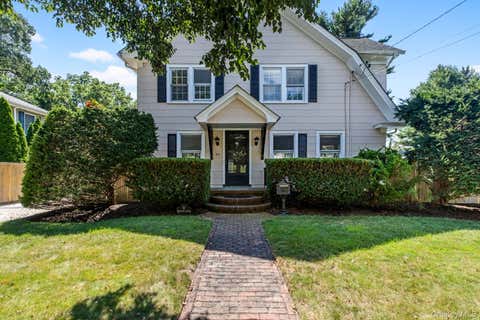 Homes For Sale - 22 Ketewamoke Avenue<br/> Babylon, NY 11702