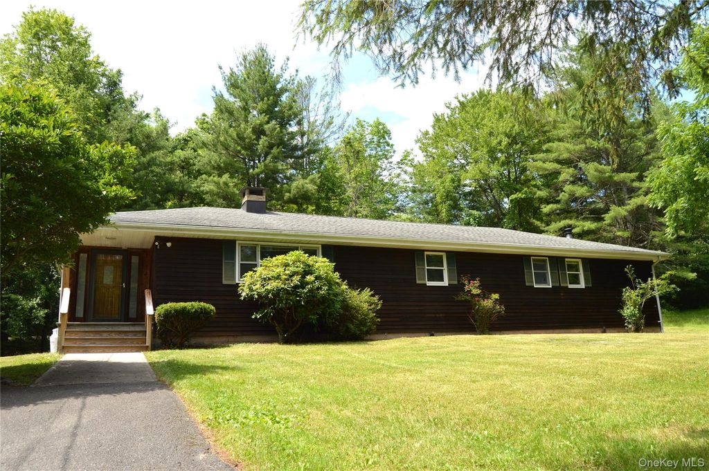 Photo of 4 Willa Lane, Chichester, NY 12416 (MLS # 1002230)