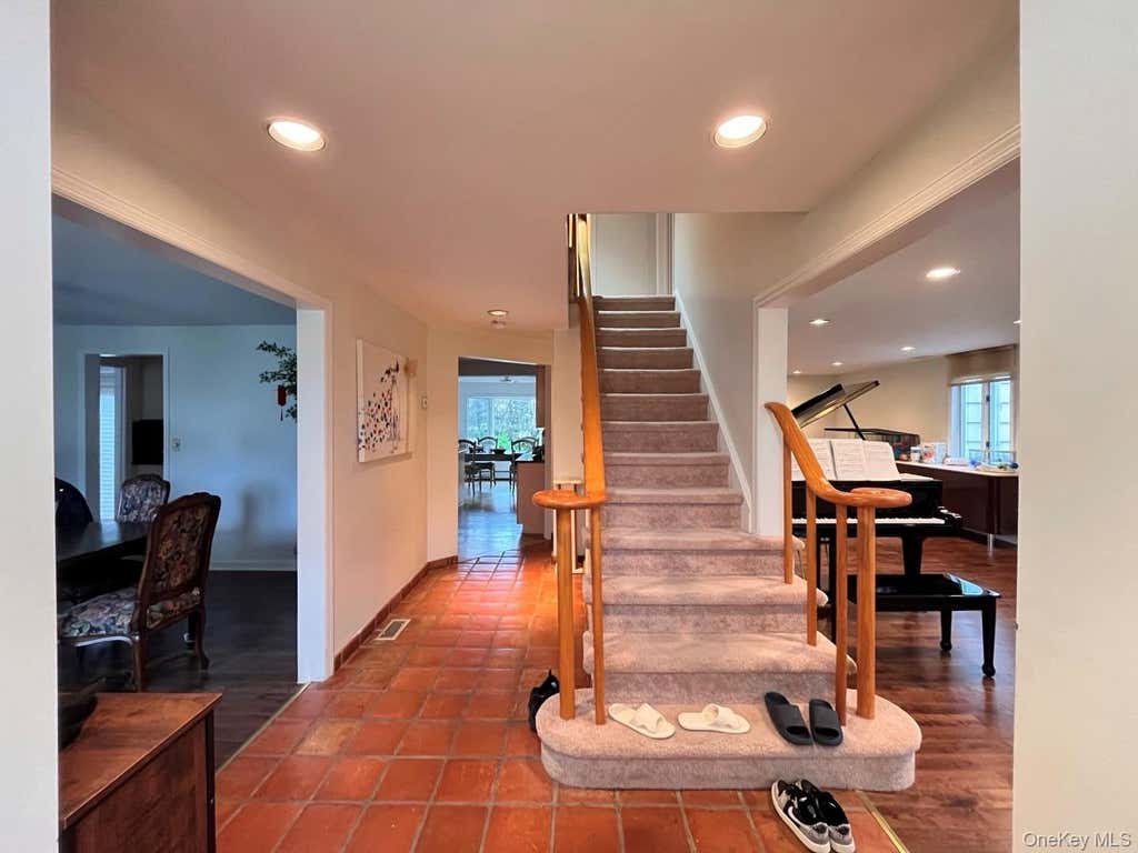 Photo of 26 Polo Field Lane, Lake Success, NY 11020 (MLS # 1035385)