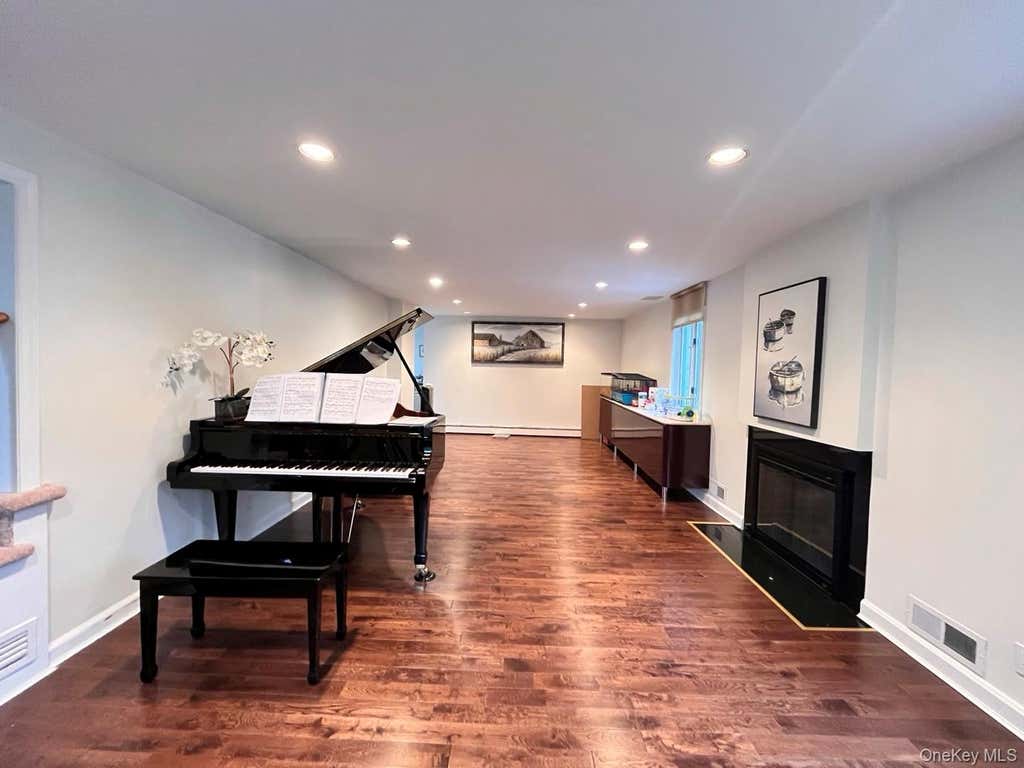 Photo of 26 Polo Field Lane, Lake Success, NY 11020 (MLS # 1035385)