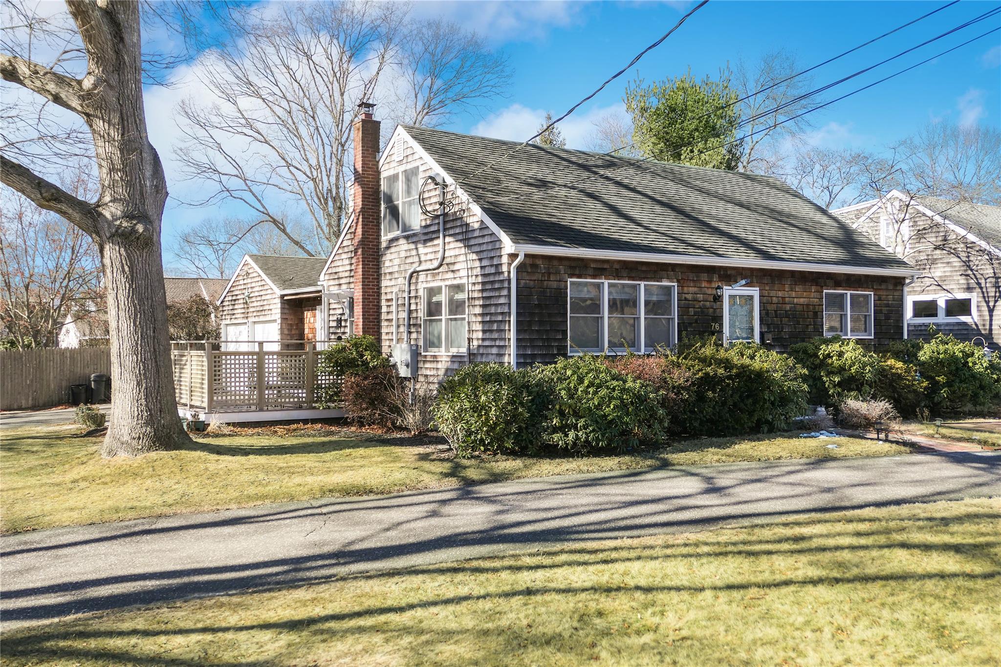 76 N Howells Point Road, Bellport Village, New York image 2