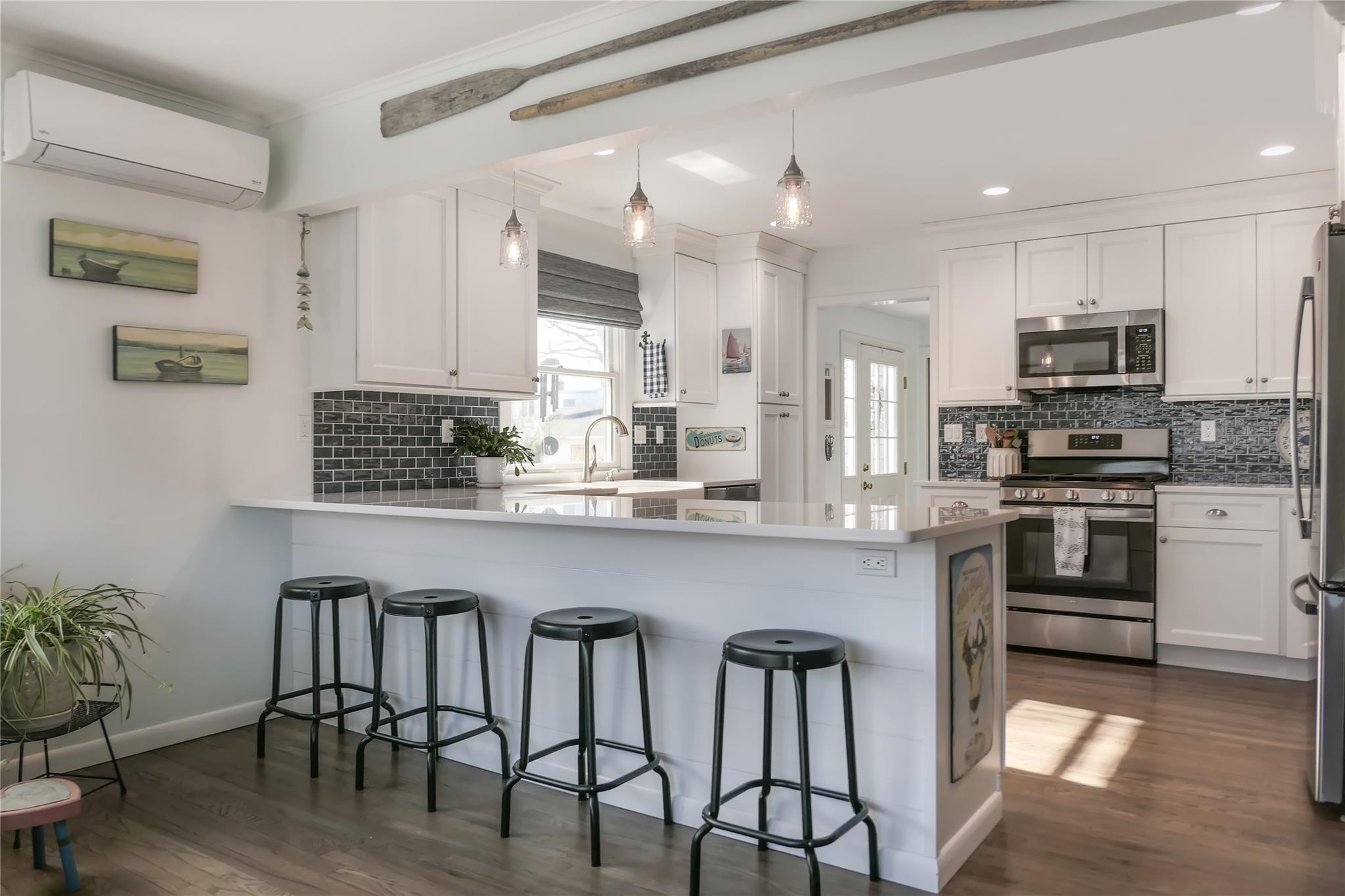 76 N Howells Point Road, Bellport Village, New York image 7