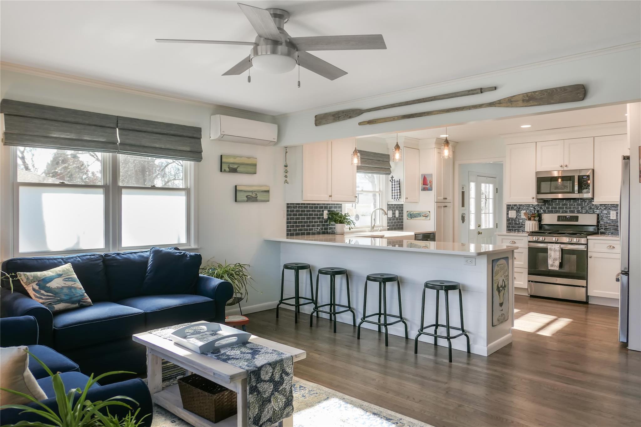 76 N Howells Point Road, Bellport Village, New York image 5
