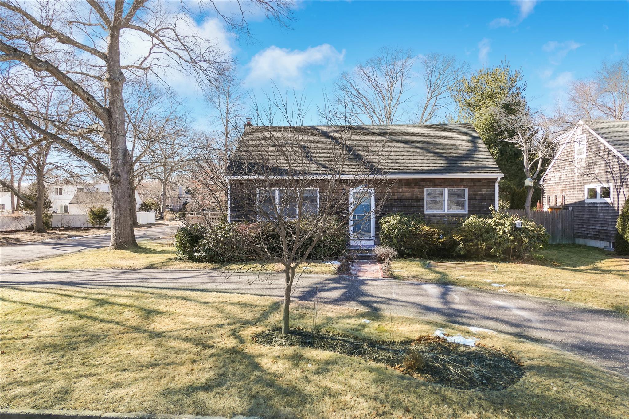76 N Howells Point Road, Bellport Village, New York image 3