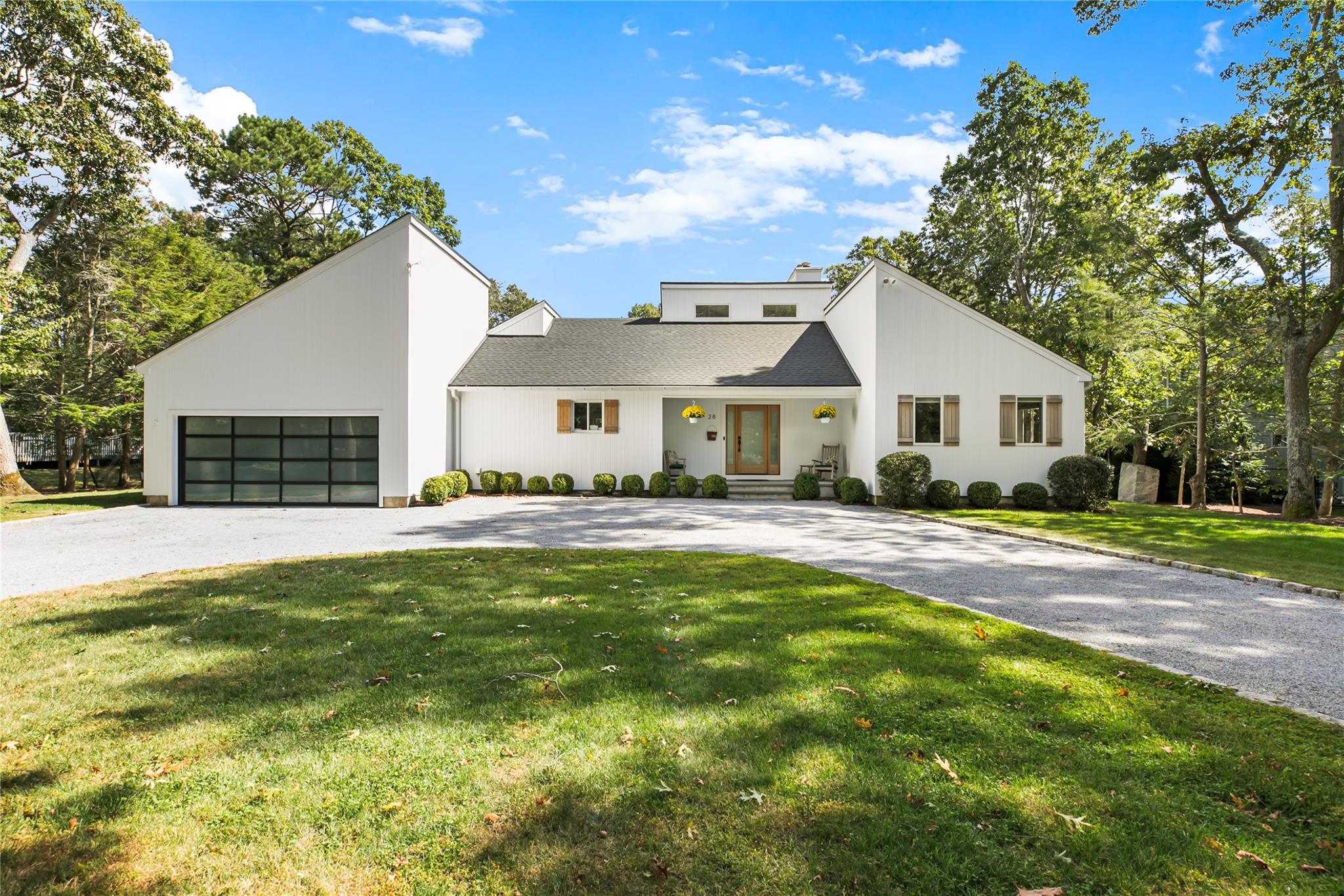 Bridle Path, Westhampton Beach, Hamptons, NY - 4 Bedrooms  
4 Bathrooms - 