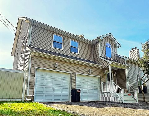 Photo of 96 Magnolia Drive, Rocky Point, NY 11778 (MLS # 927623)
