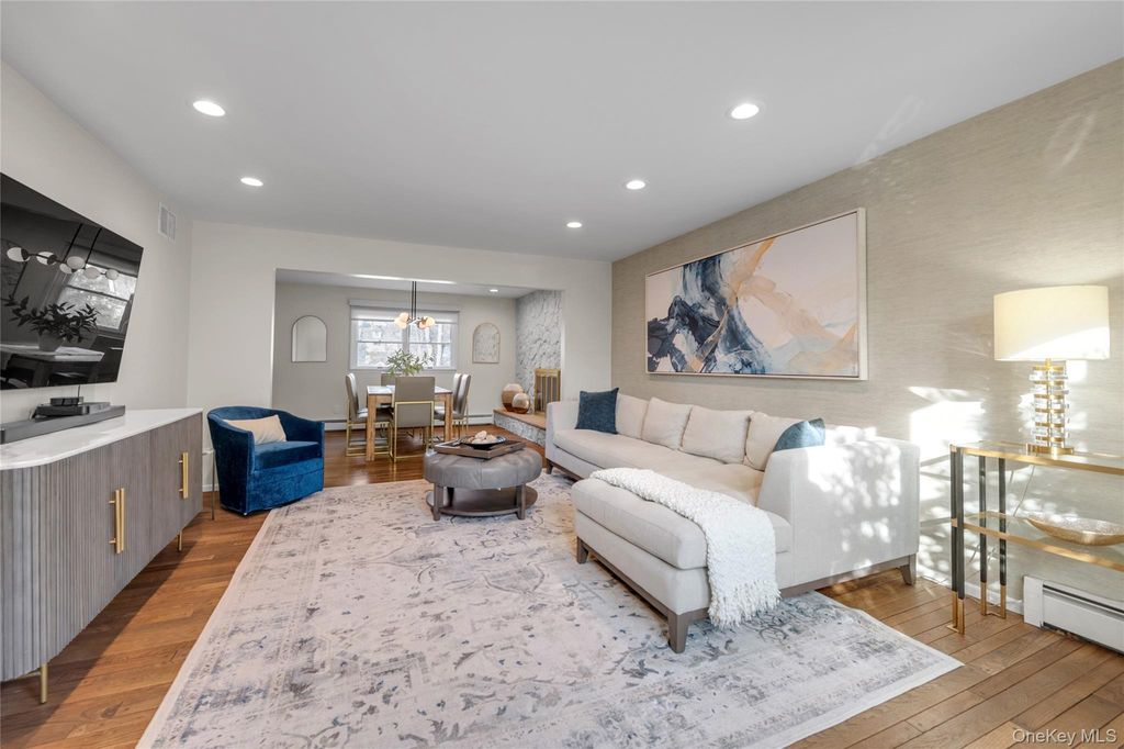 Photo of 29 3rd Avenue, Port Washington, NY 11050 (MLS # 951684)