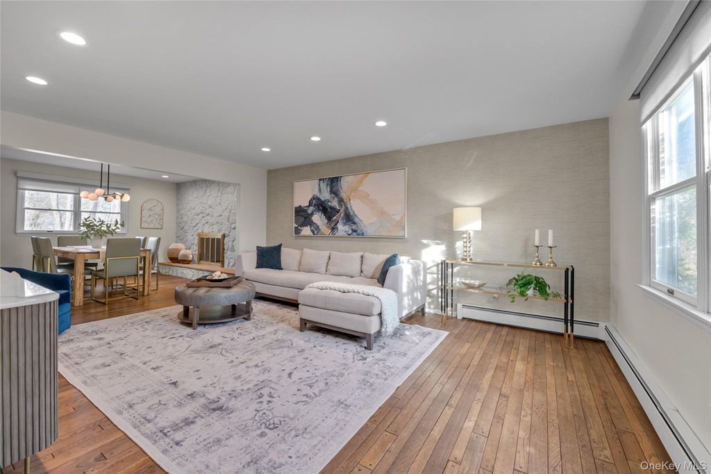 Photo of 29 3rd Avenue, Port Washington, NY 11050 (MLS # 951684)