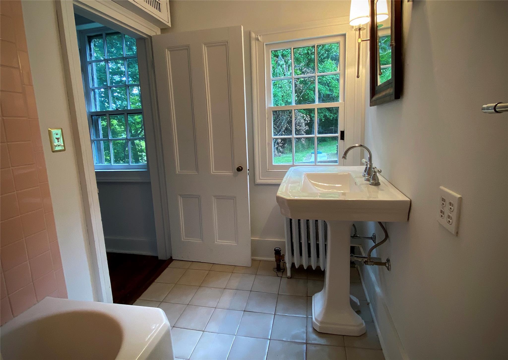 Millbrook, New York 12545, United States, 5 Bedrooms Bedrooms, ,4 BathroomsBathrooms,Residential,Active,136545