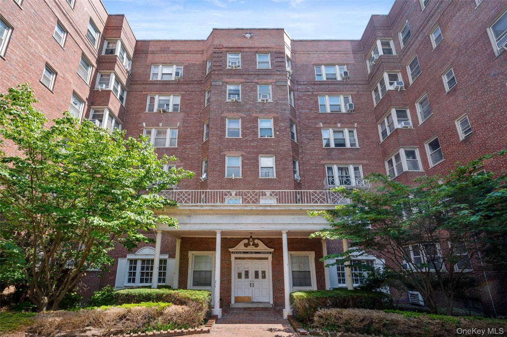 Photo of 84-49 168th Street #2U, Jamaica, NY 11432 (MLS # 1048696)
