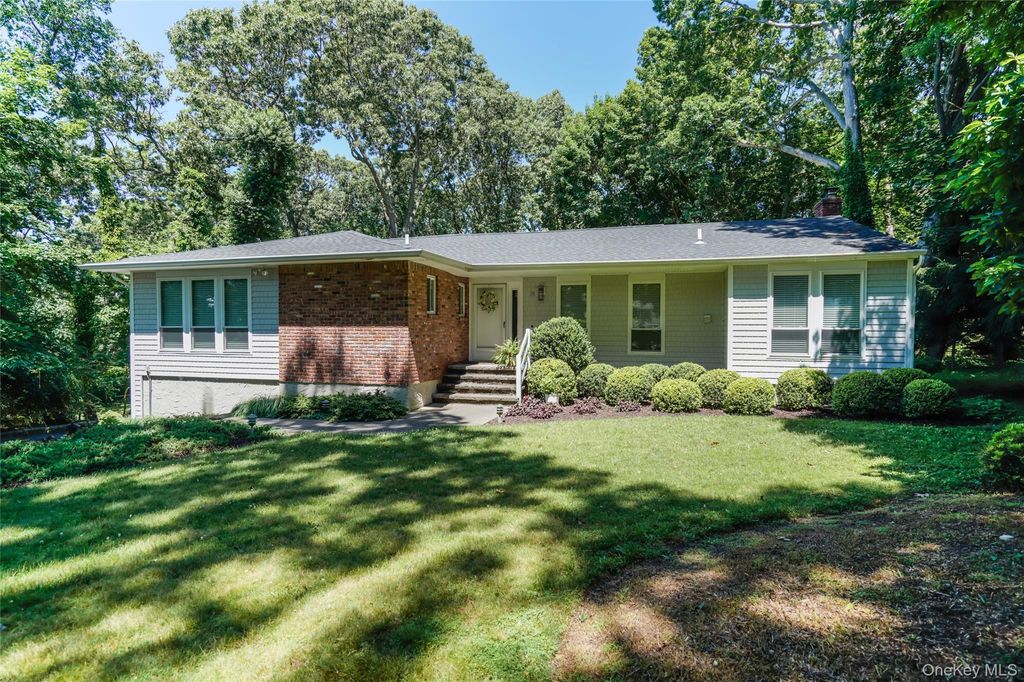 Photo of 39 Lotowana Lane, Stony Brook, NY 11790 (MLS # 975861)