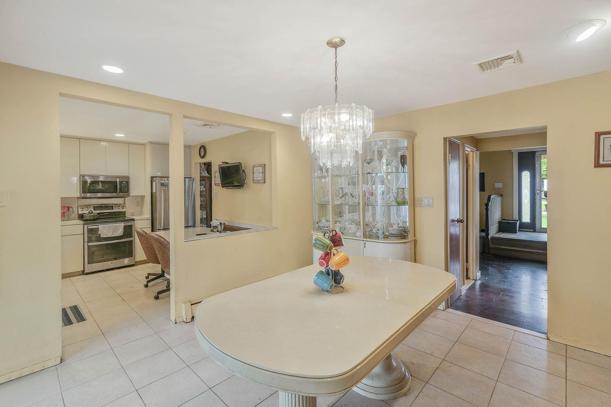 12 Grand Canyon Lane, Coram, New York image 11