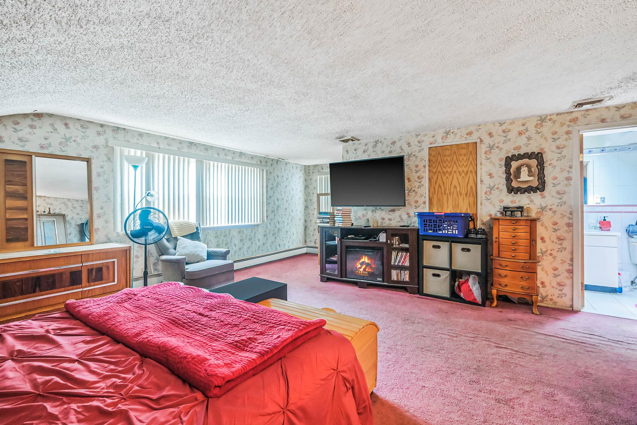 12 Grand Canyon Lane, Coram, New York image 19