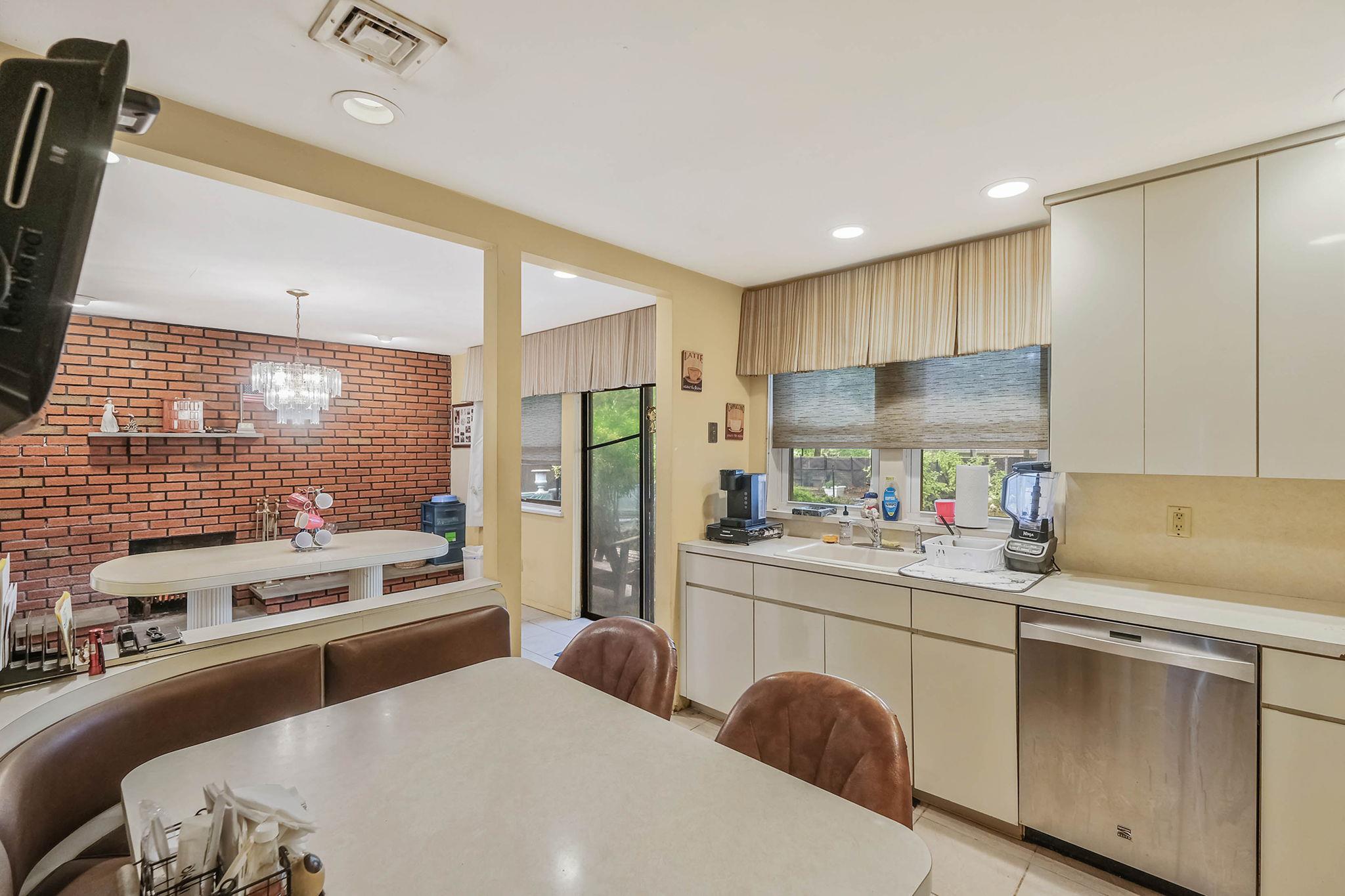 12 Grand Canyon Lane, Coram, New York image 9