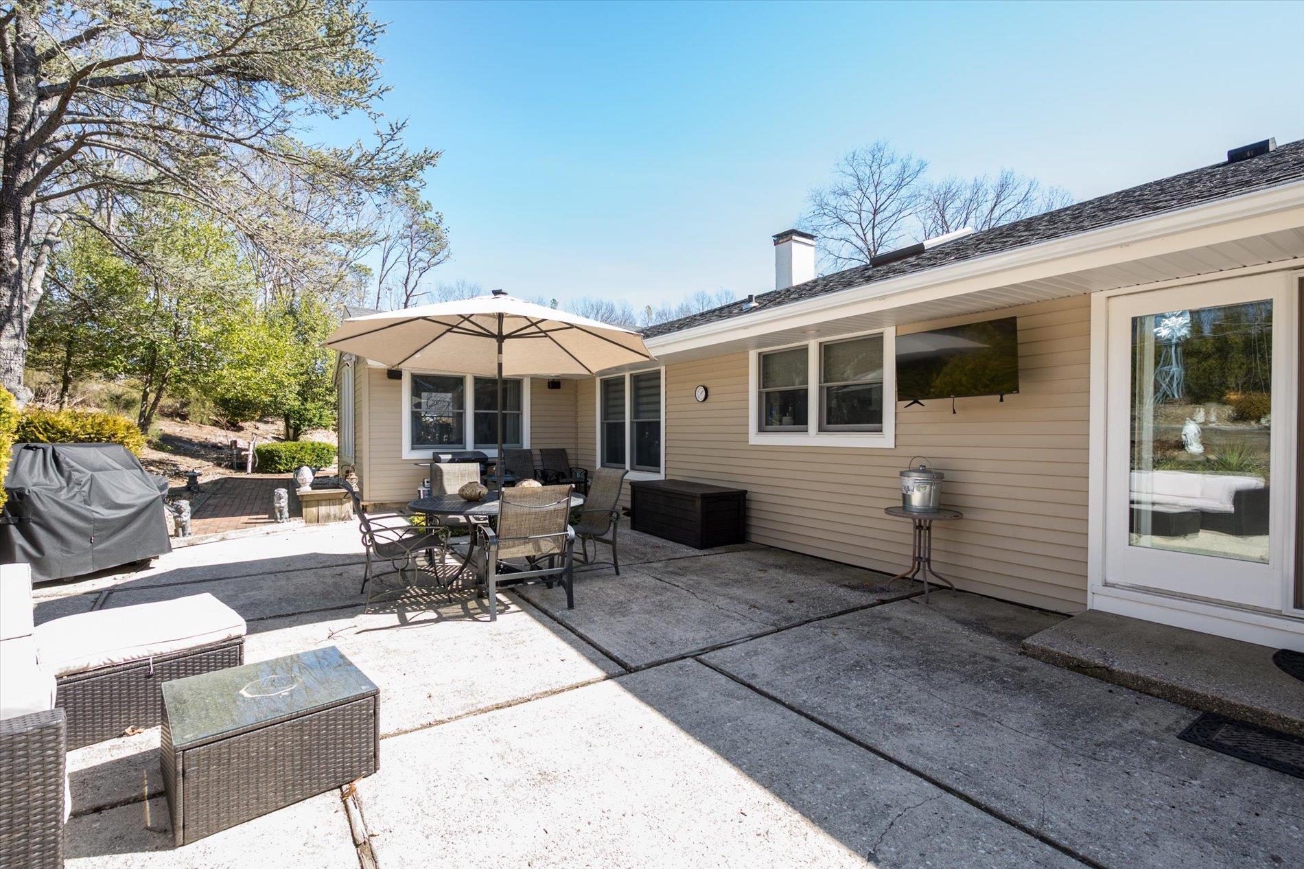 6 Leighton Court, Melville, New York image 30