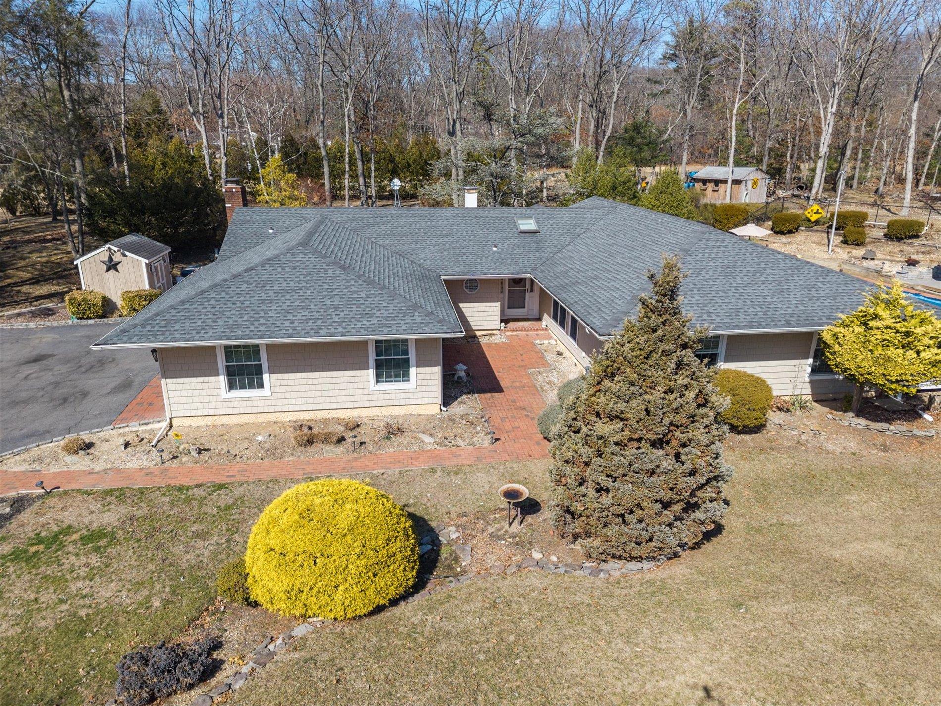 6 Leighton Court, Melville, New York image 3