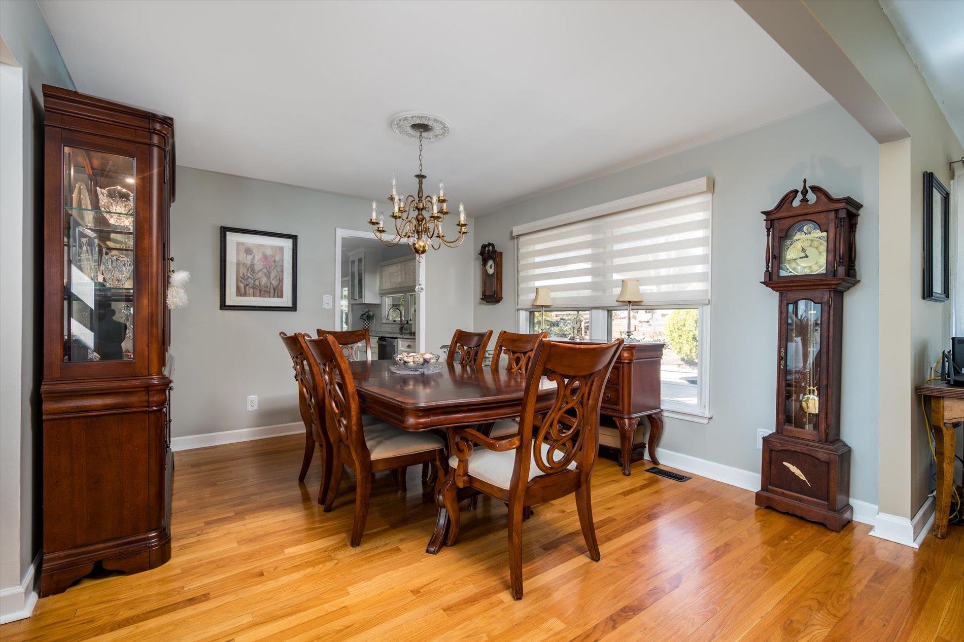 6 Leighton Court, Melville, New York image 15