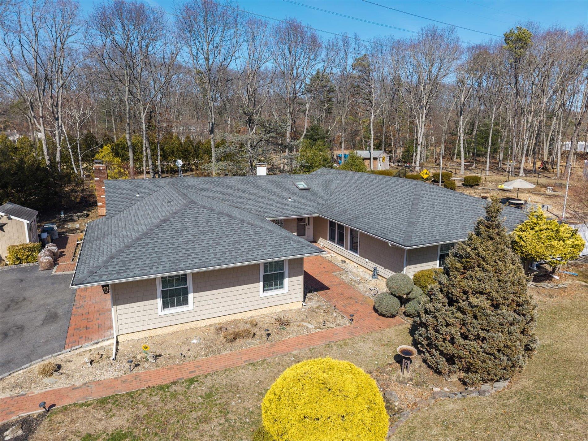 6 Leighton Court, Melville, New York image 2