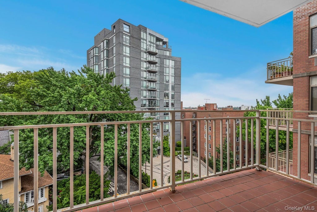 Photo of 3625 Oxford Avenue #6B, Bronx, NY 10463 (MLS # 1058214)