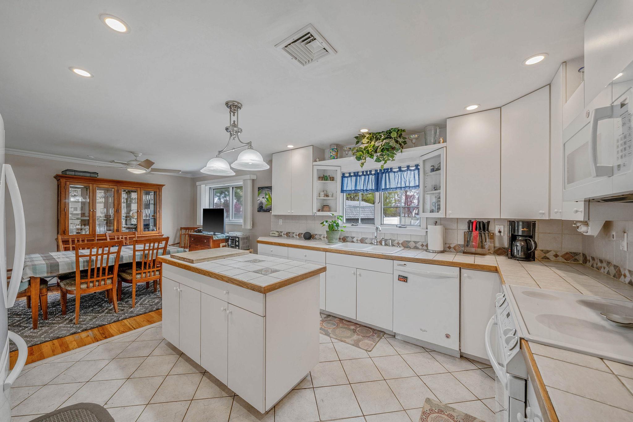42 Pitt Avenue, Deer Park, New York image 11