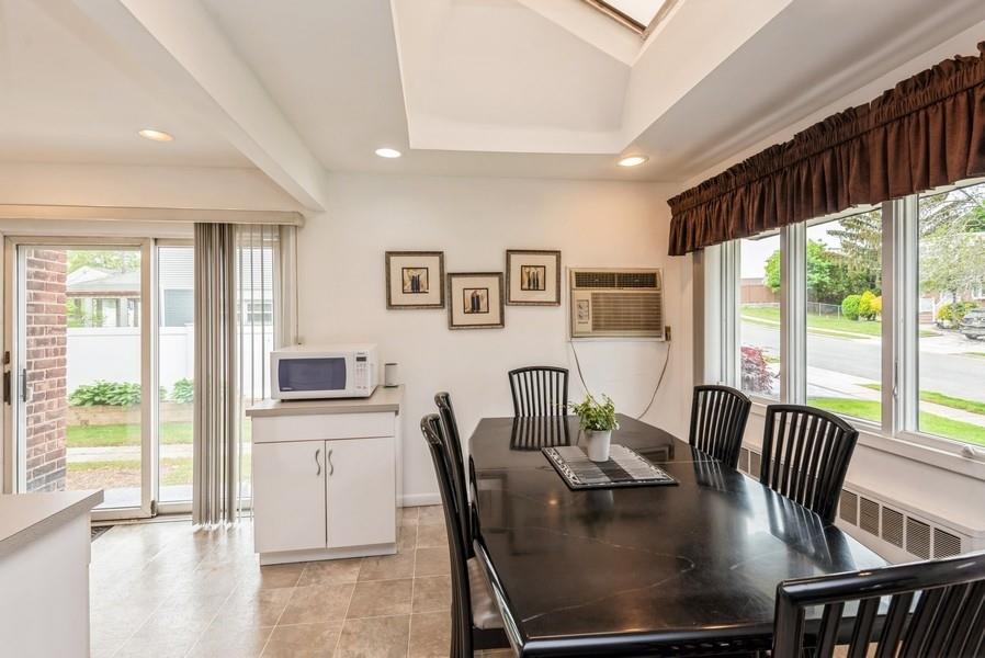 10 Ronnie Lane, Bethpage, New York image 8