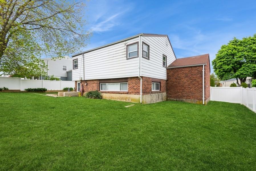 10 Ronnie Lane, Bethpage, New York image 4