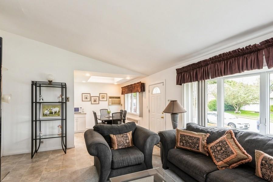 10 Ronnie Lane, Bethpage, New York image 6