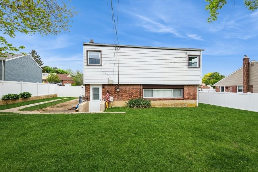 10 Ronnie Lane, Bethpage, New York image 3
