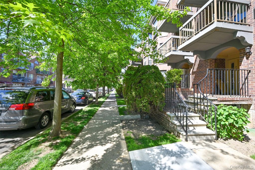 Photo of 71-21 163rd Street #3202, Fresh Meadows, NY 11365 (MLS # 999901)