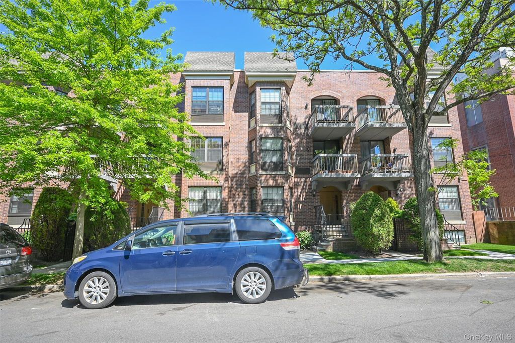 Photo of 71-21 163rd Street #3202, Fresh Meadows, NY 11365 (MLS # 999901)