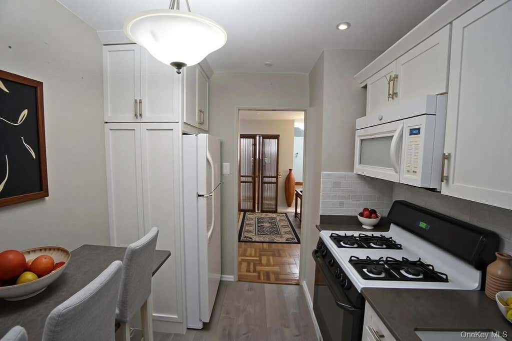 Photo of 123-40 83rd Ave Avenue #6D, Kew Gardens, NY 11415 (MLS # 1012589)