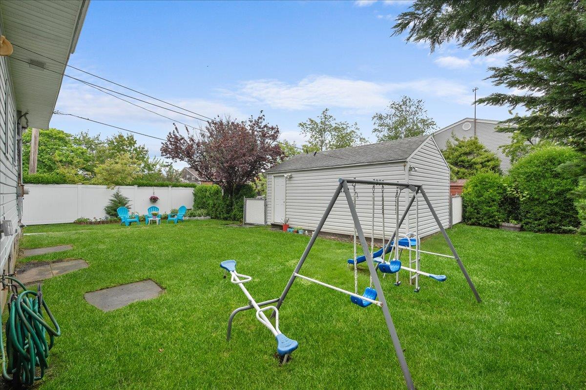 803 Granada Parkway, Lindenhurst, New York image 26