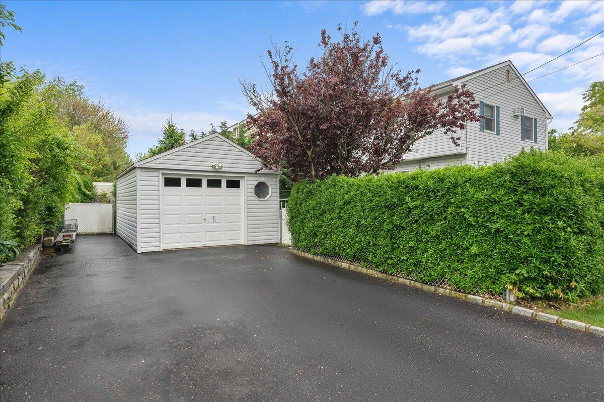 803 Granada Parkway, Lindenhurst, New York image 27