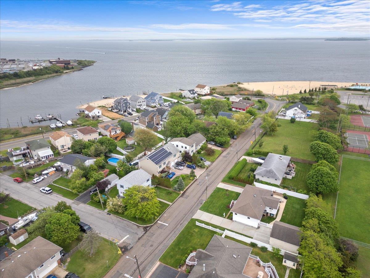 803 Granada Parkway, Lindenhurst, New York image 30
