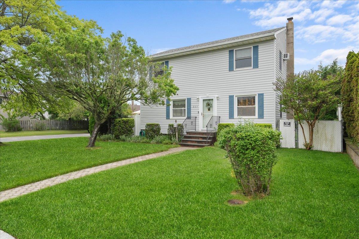 803 Granada Parkway, Lindenhurst, New York image 1