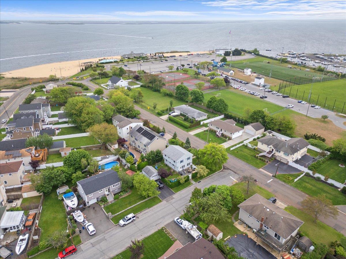 803 Granada Parkway, Lindenhurst, New York image 31