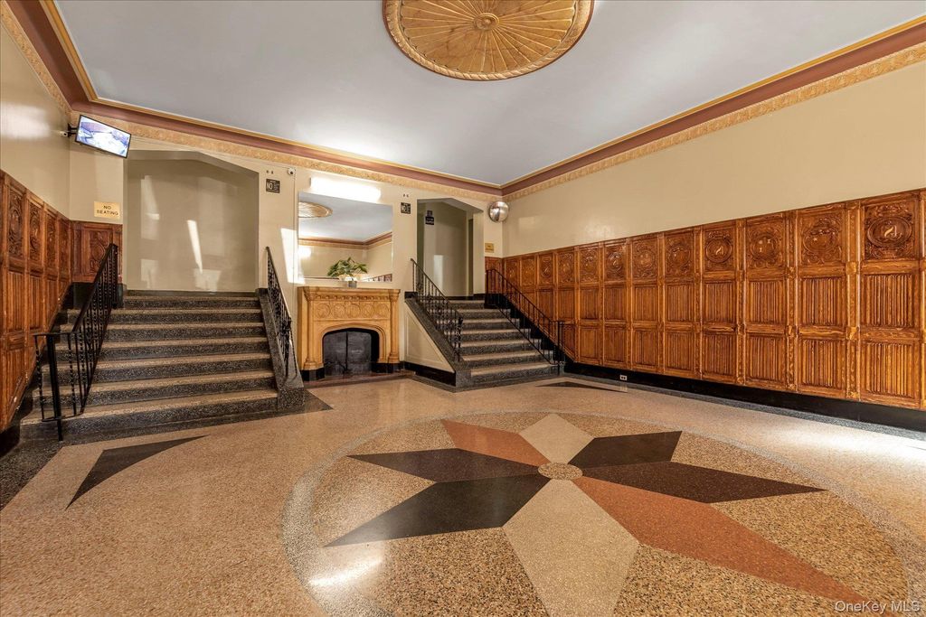 Photo of 92-11 35 Avenue #5E, Jackson Heights, NY 11372 (MLS # 965633)