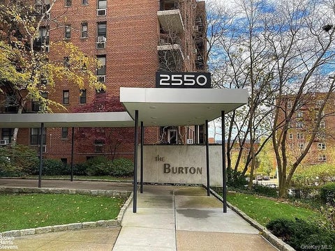 Homes For Sale - 2550 Independence Avenue #2M<br/> Bronx County, Bronx, NY 10463