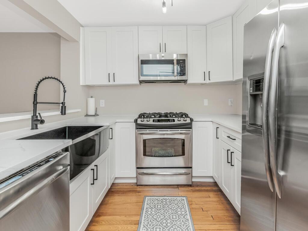 117 Sunset Boulevard 10117