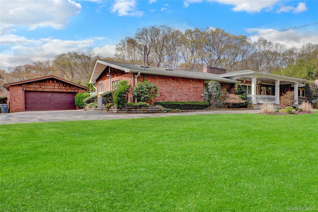 Photo of 36 Landview Drive, Dix Hills, NY 11746 (MLS # 987919)