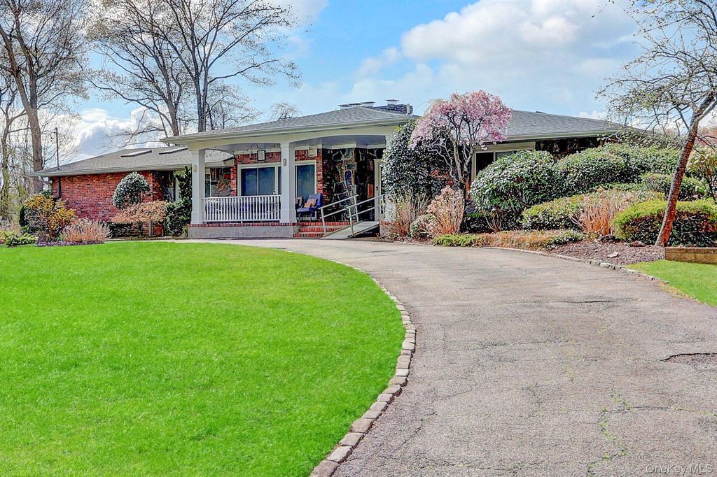 Photo of 36 Landview Drive, Dix Hills, NY 11746 (MLS # 987919)