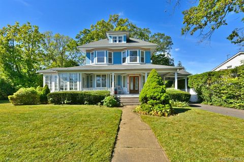 Photo of 101 Wallace Street, Freeport, NY 11520 (MLS # 920025)