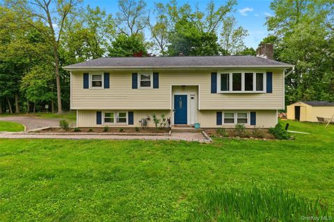 Homes For Sale - 30 Ridgeview Road<br/> Putnam County, Brewster, NY 10509
