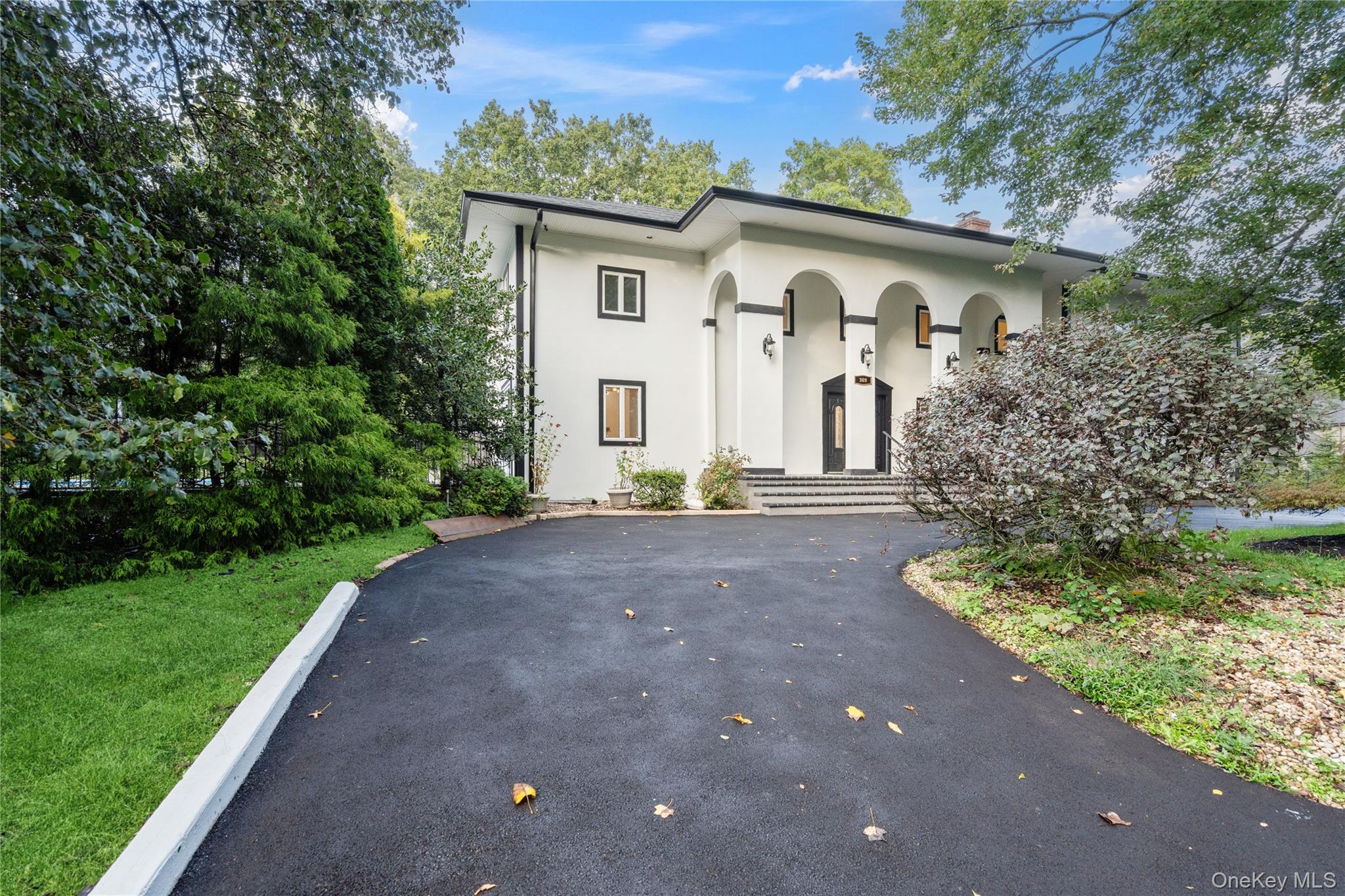 369 Vanderbilt Parkway