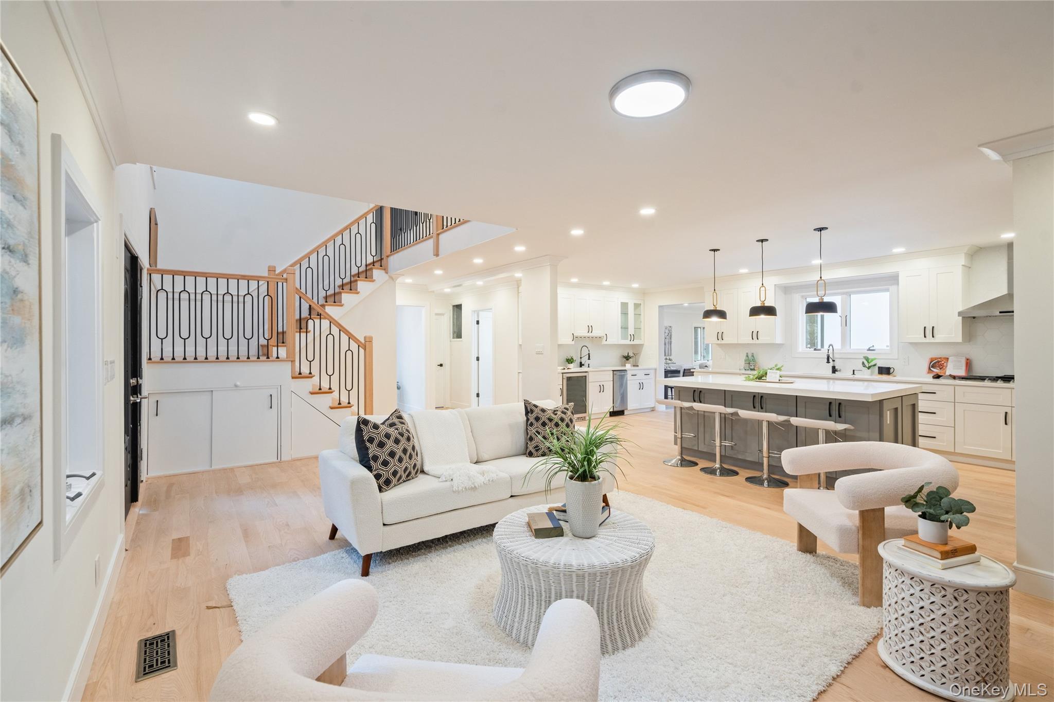 369 Vanderbilt Parkway