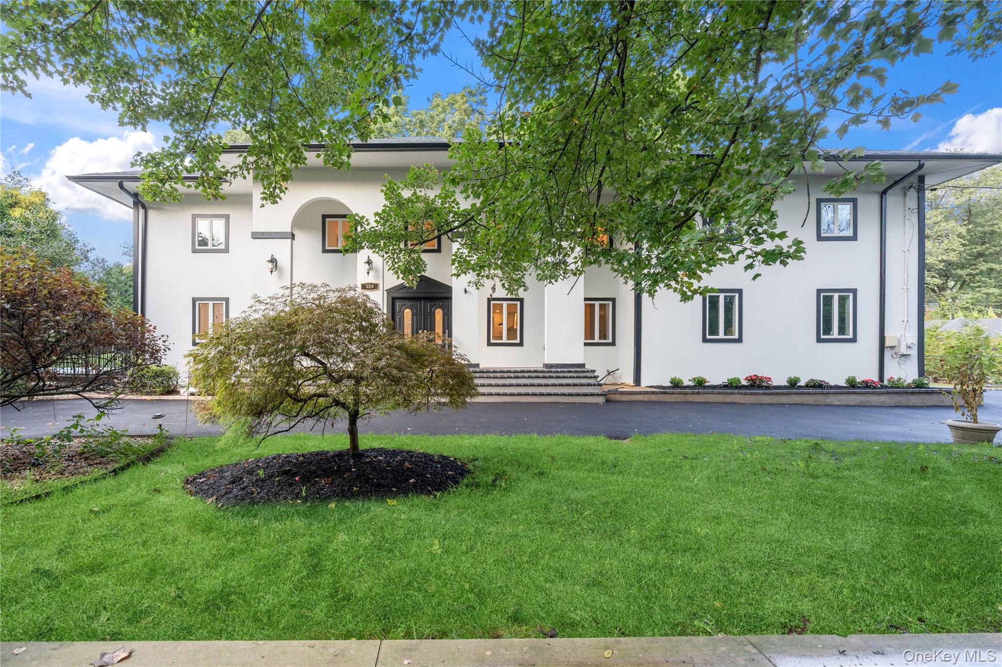 369 Vanderbilt Parkway