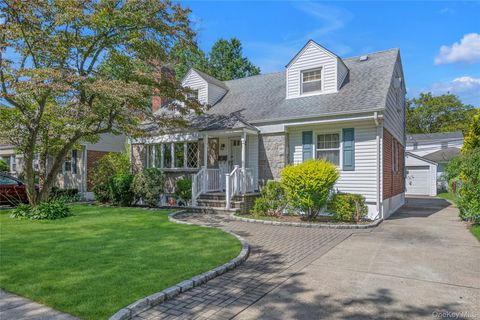 35 Kingston Street New Hyde Park NY 11040