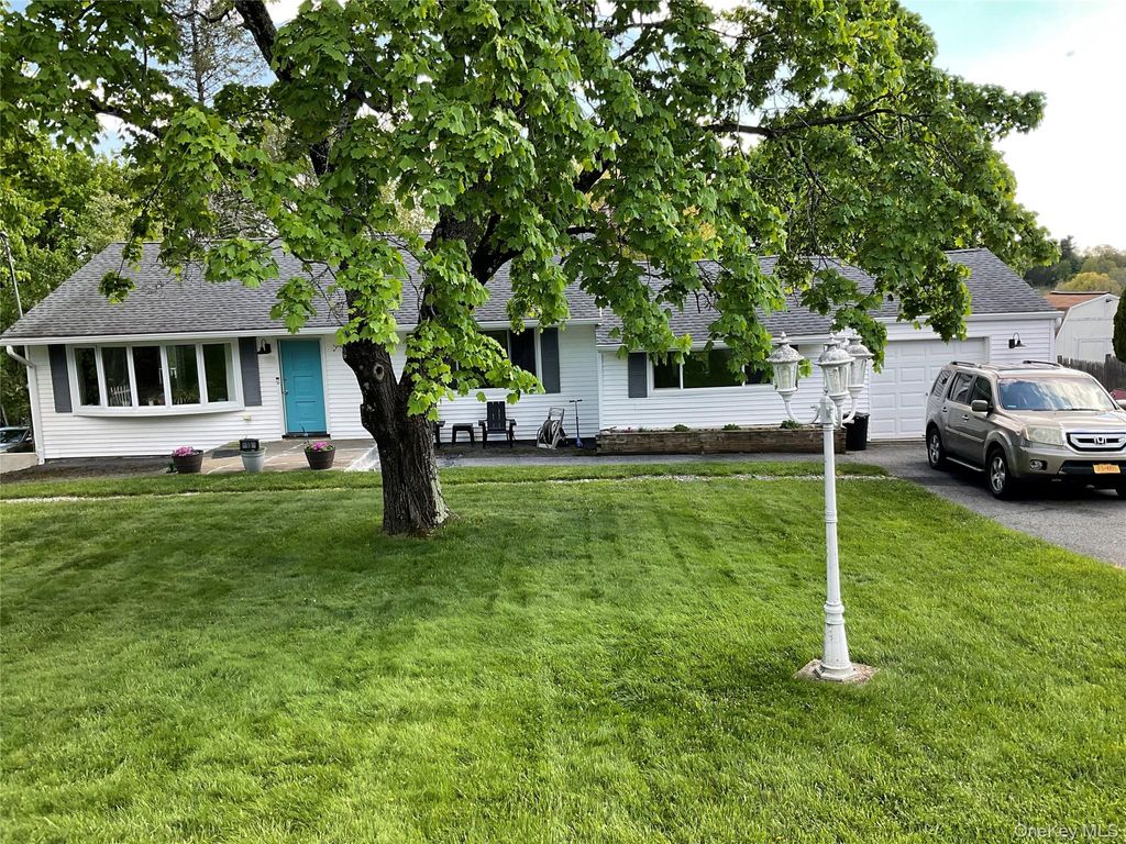 Photo of 15 Brooker Drive, Newburgh, NY 12550 (MLS # 994096)