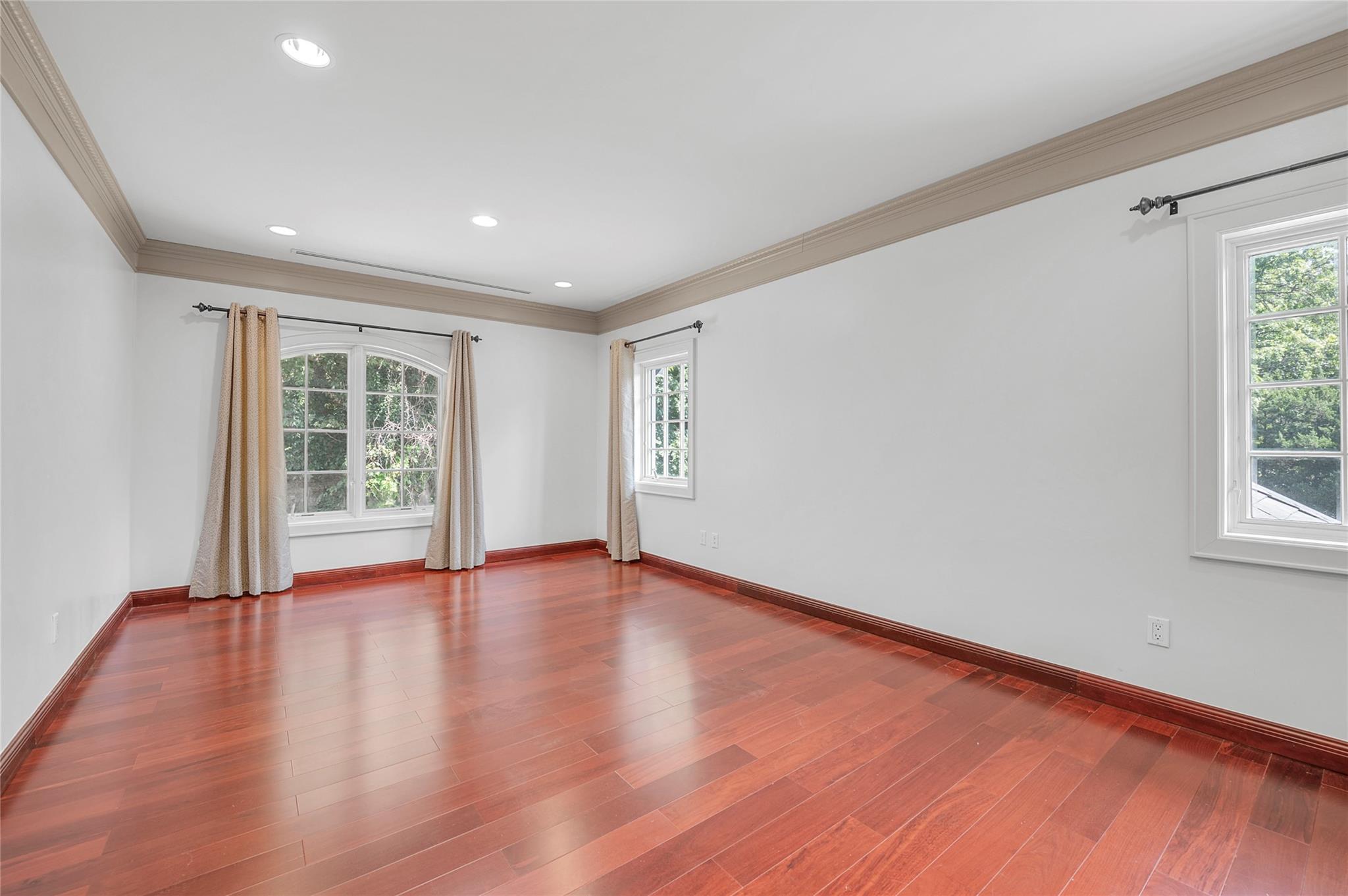 8 Chanticlare Drive, Manhasset, New York image 19