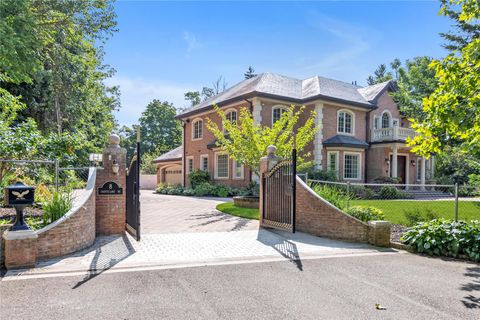 8 Chanticlare Drive Manhasset NY 11030